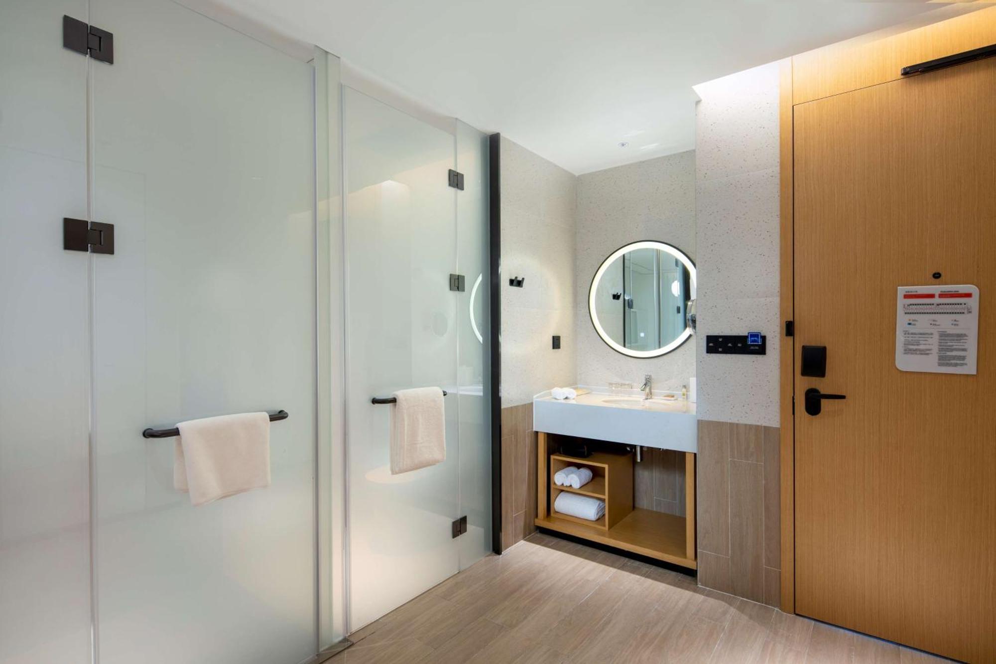 Hilton Garden Inn Shenzhen Nanshan Avenue Exterior photo